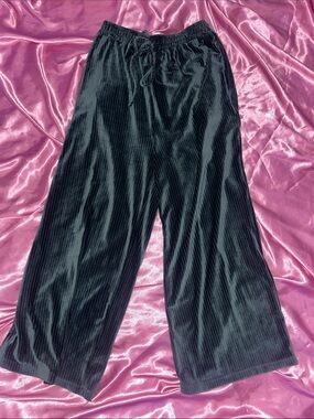 Urban Outfitters Geen Velvet Pants 💚